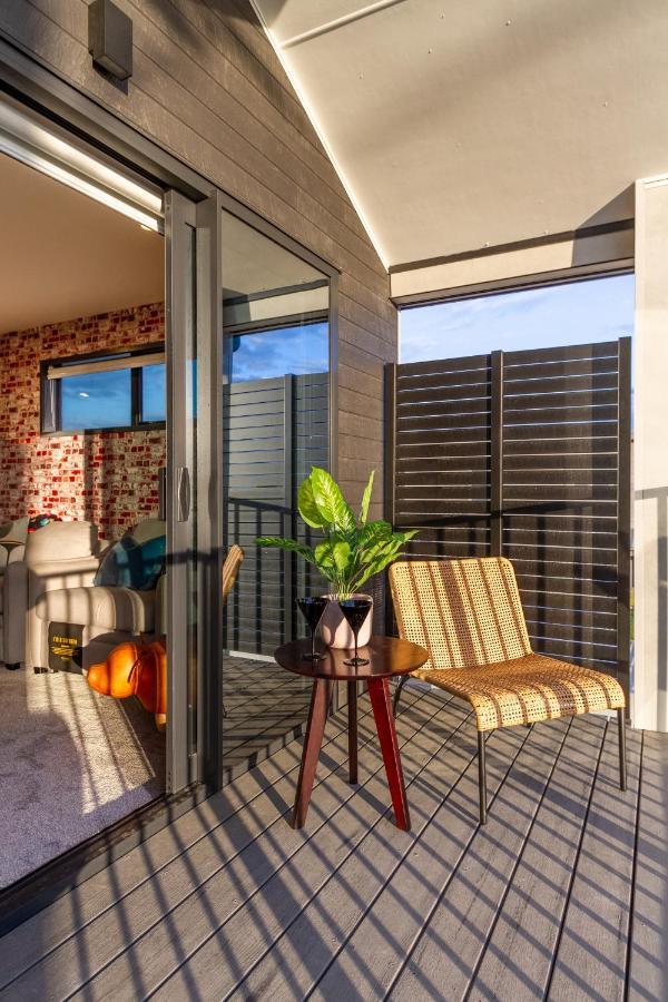 Okioki - Seaside Escape Apartment Christchurch Bagian luar foto